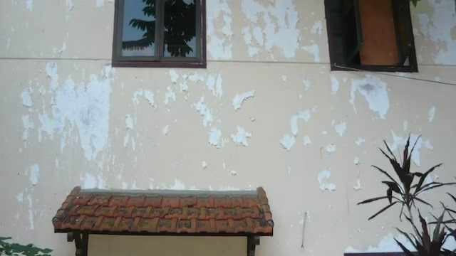 Sự cố bong tróc